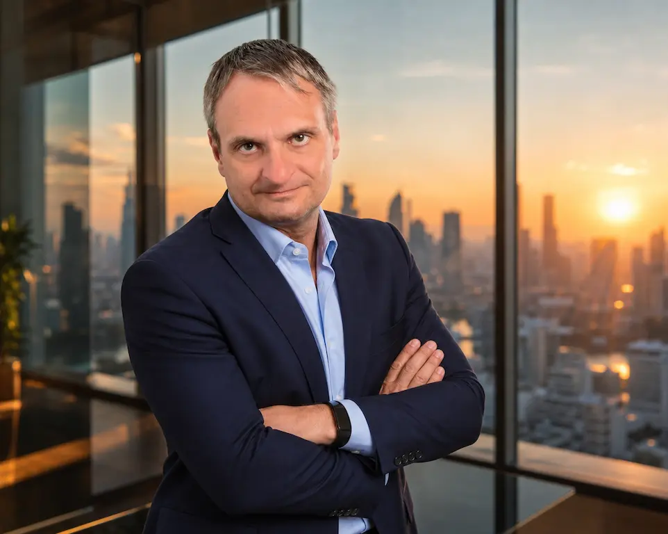 Ruediger
Strohmeyer mit Assistenz Bangkok